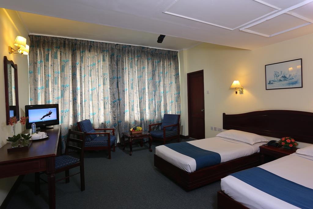 The International Hotel Kochi Bagian luar foto